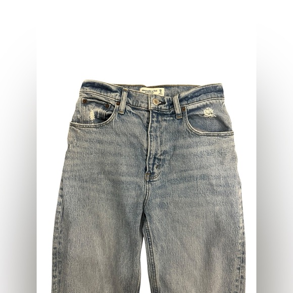 Abercrombie & Fitch 90s Straight Ultra High Rise Jeans Distressed Size 26 / 2S - Picture 3 of 5